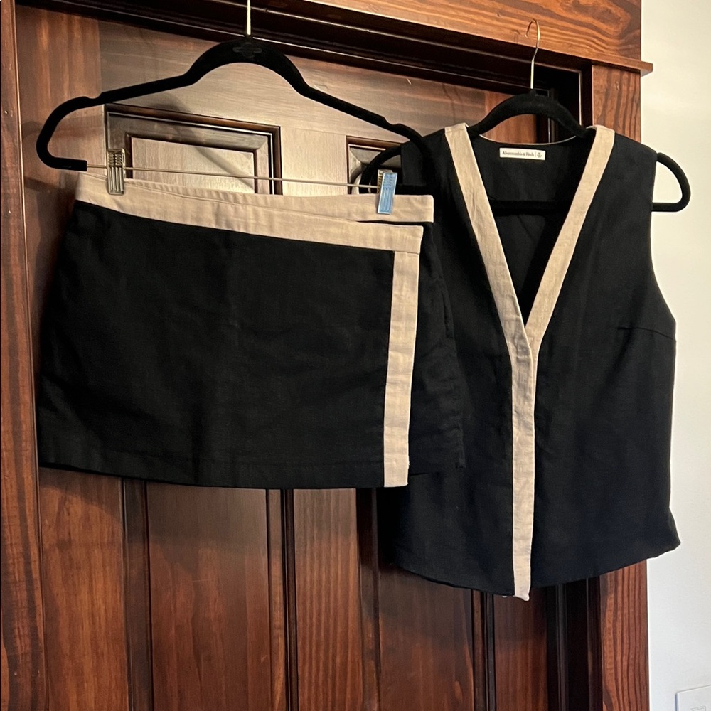 Abercrombie & Fitch Black and Tan Skort Set
